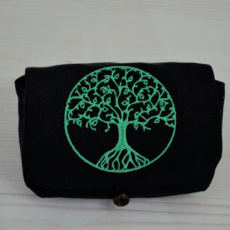 Avant d'une escarcelle noire brodée d'un arbre de vie Yggdrasil vert