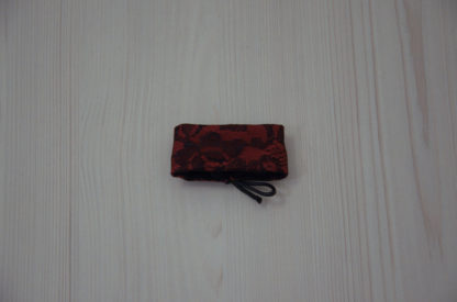 Bracelet en tissu rouge et dentelle noire